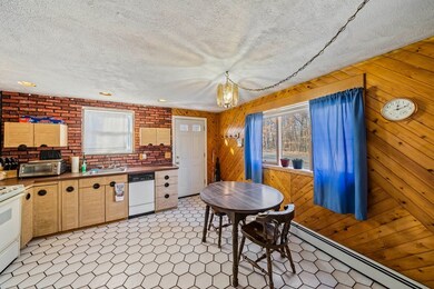 555 Court St, Brockton, MA 02302 - photo 4