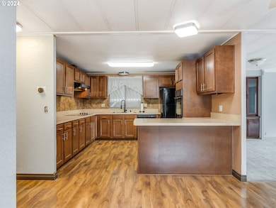 21100 NE Sandy Blvd unit 18, Fairview, OR 97024 - photo 6