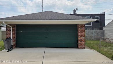 17050 Stricker Ave, Eastpointe, MI 48021 - photo 5