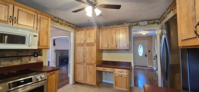 162 June St, Worcester, MA 01602 - photo 2