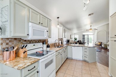 Open Kitchen with Back Splash and Granit