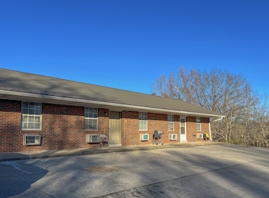 101 Walnut St unit 26, Clarksville, TN 37042 - photo 2