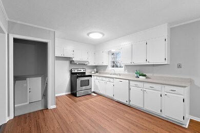 816 Sutton Dr 17