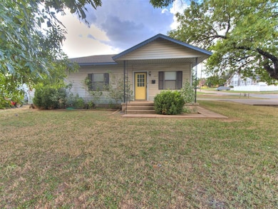 602 S 6th St, Kingfisher, OK 73750 - photo 2