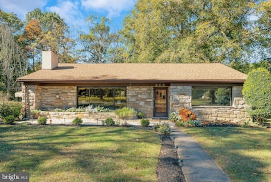 204 Brookthorpe Cir, Broomall, PA 19008 - photo 2