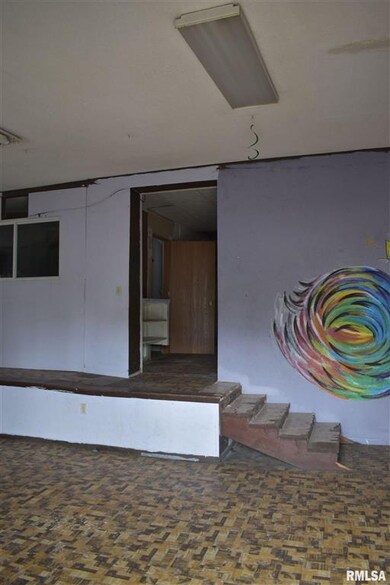 1407 W 4th St, Davenport, IA 52802 - photo 4