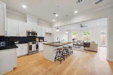 954 Judiway St unit D, Houston, TX 77018 - photo 6