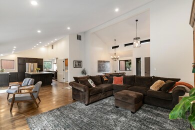 21929 Katie Dr, Bend, OR 97701 - photo 4