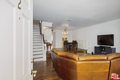 10229 Variel Ave unit 2, Chatsworth, CA 91311 - photo 4