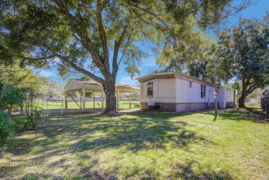1809 W Sidnor St, Alvin, TX 77511 - photo 6