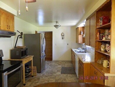 1009 NE Fall Dr, Grants Pass, OR 97526 - photo 7