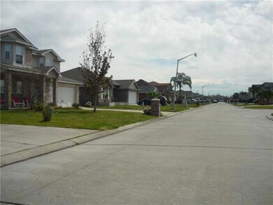 Image. Extra wide street