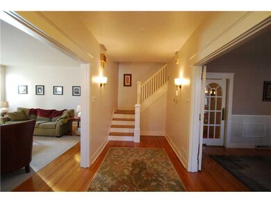 Entry/Foyer.