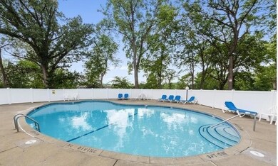 4001 Heritage Hills Dr unit 205, Bloomington, MN 55437 - photo 2