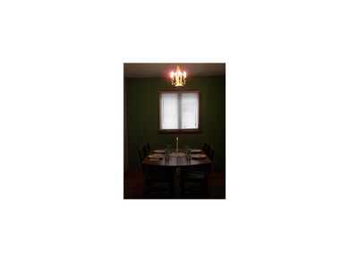 Dining Area. Will accomodate large table w/ seatin