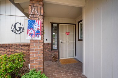 2053 Paris Ave-8