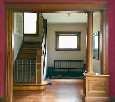 Spaciious front entry foyer, with the chestnut woo
