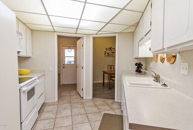 10562 W Ocotillo Dr unit 39, Sun City, AZ 85373 - photo 6