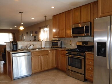 358 Chesterton Ave, Staten Island, NY 10306 - photo 4