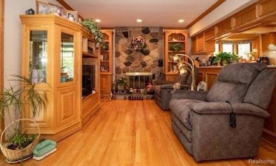 28418 Walker Ave, Warren, MI 48092 - photo 3