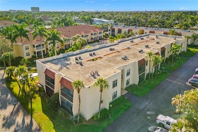 12501 Mcgregor Blvd unit 8, Fort Myers, FL 33919 - photo 2