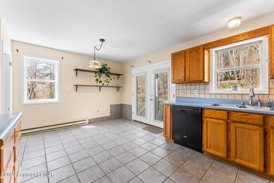 143 Storm Ave, Saylorsburg, PA 18353 - photo 3