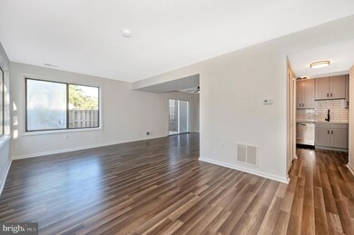 18533 Bay Leaf Way, Germantown, MD 20874 - photo 6