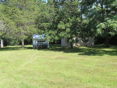 Nice Flat back yard bring the kids, dogs and cats!