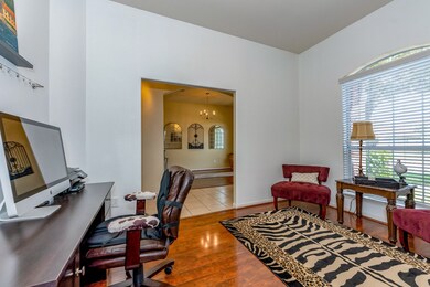 The big windows offers plenty of natural light for the whole space.