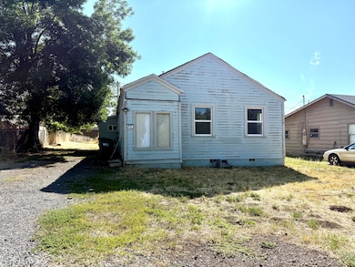 4977 Mathers St, Klamath Falls, OR 97601 - photo 2