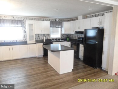 11218 Lakeside Dr, Hagerstown, MD 21740 - photo 6