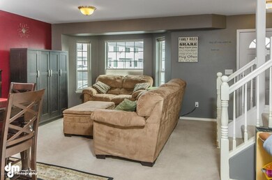 8584 Sara Lynn Place 21-large-003-Living