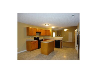 2465 Monarchy Ln, Greenwood, IN 46143 - photo 5