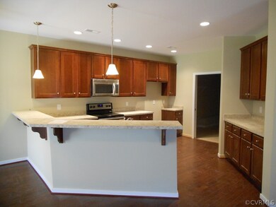 Bright kitchen with ample counter & cabinet space