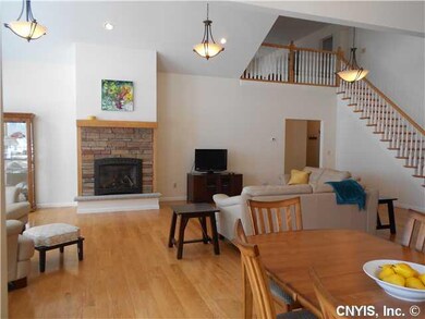 Great Room You can see the loft area!