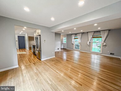 2440 Carey Ln, Vienna, VA 22181 - photo 2