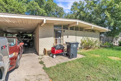 View of front of property featuring a front lawn a