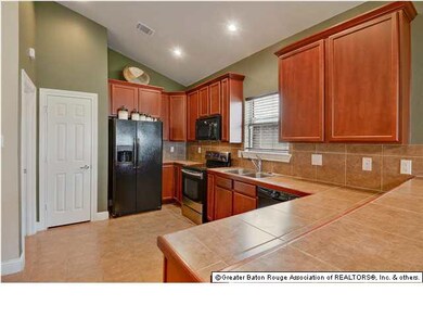 2041 HUNTERS RIDGE DR, BATON ROUGE, LA 70816