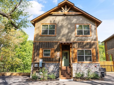 2013 Myrtle Way, Pigeon Forge, TN 37863 - photo 2