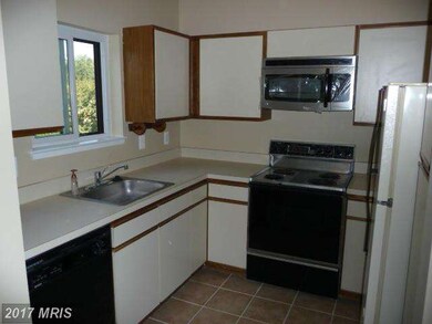 11041 Villaridge Ct unit B, Reston, VA 20191 - photo 2