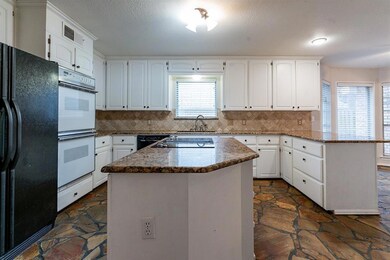 9117 High Oaks Dr, North Richland Hills, TX 76182 - photo 4