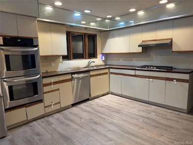 7 Gloucester Dr, Wyandanch, NY 11798 - photo 5