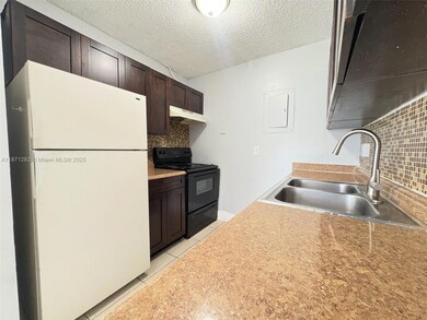 8913 NW 28th Dr unit B, Coral Springs, FL 33065 - photo 4