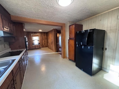 272 Maple Ave, Claremont, NH 03743 - photo 3