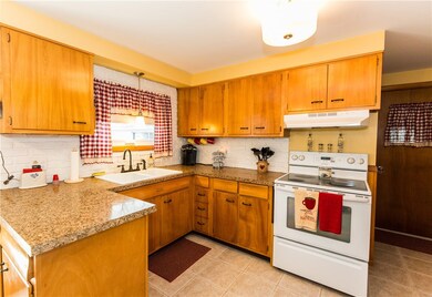 54 Hanover St, Warwick, RI 02886 - photo 5