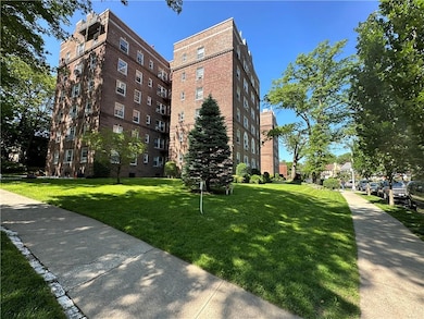 Henley Hall unit 4C, Jamaica, NY 11432 - photo 2