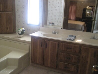 master bath with double sinks,