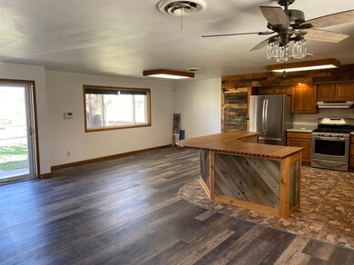 1207 S Jefferson St, Hugoton, KS 67951 - photo 4