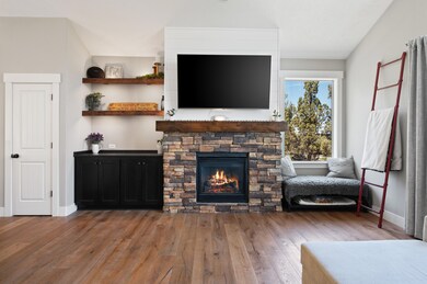 2447 SW Valleyview Dr, Redmond, OR 97756 - photo 5