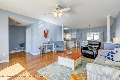 07-SMV_102ABeachDr-07